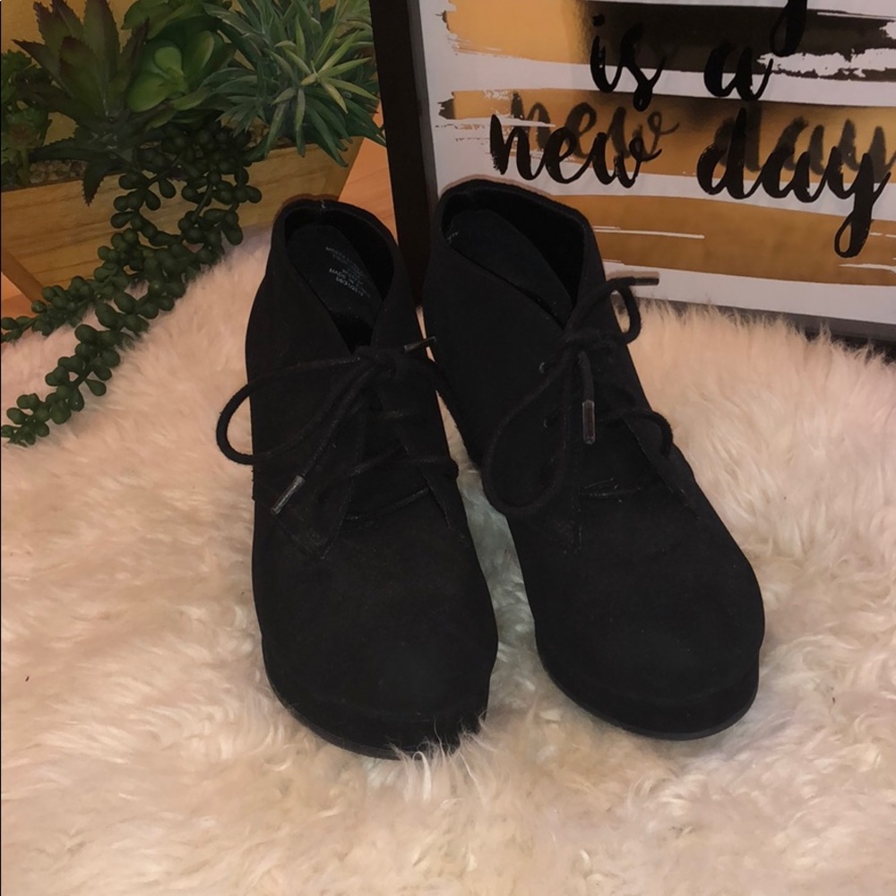 Black lace-up wedges